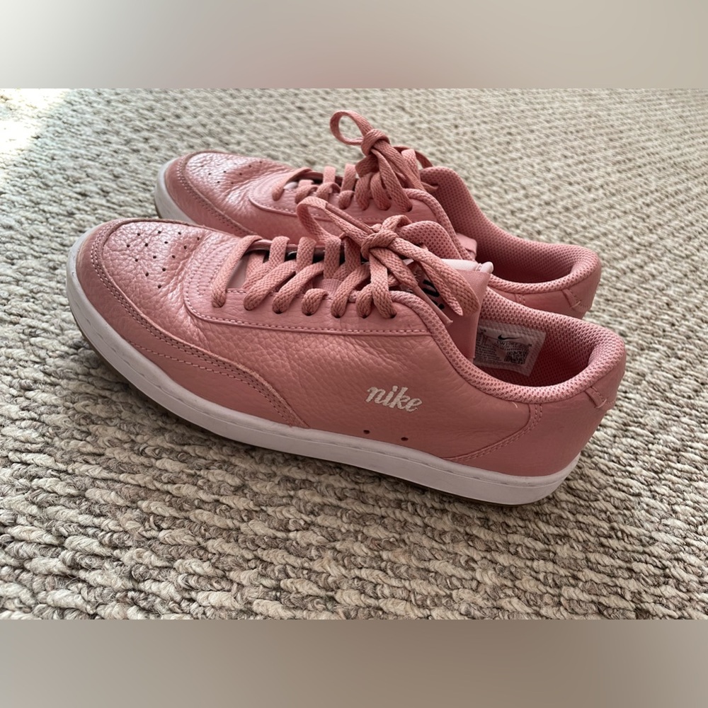 Pink Nikes!🎀💕 - Picture 5 of 6